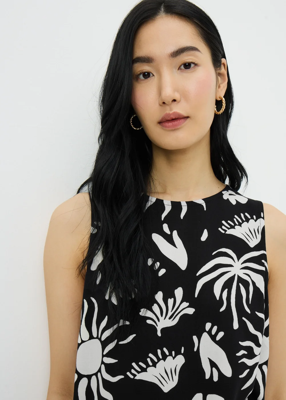 Black Sun Print Vest Co Ord Top - 20 Image 3