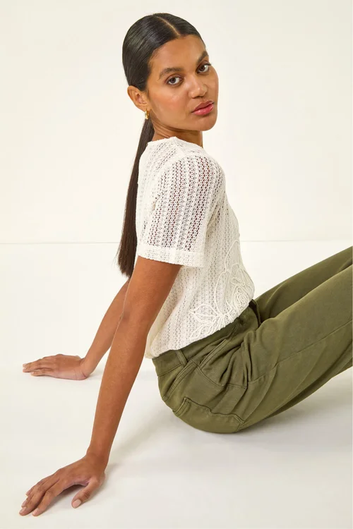 Roman Cream Textured Floral Line Stretch Top - Size 18 Image 1