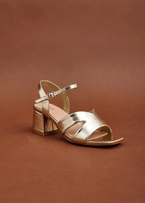 Linzi Empire Wide Fit Gold Faux Leather Link Detail Block Heels - Size 8 Image 1