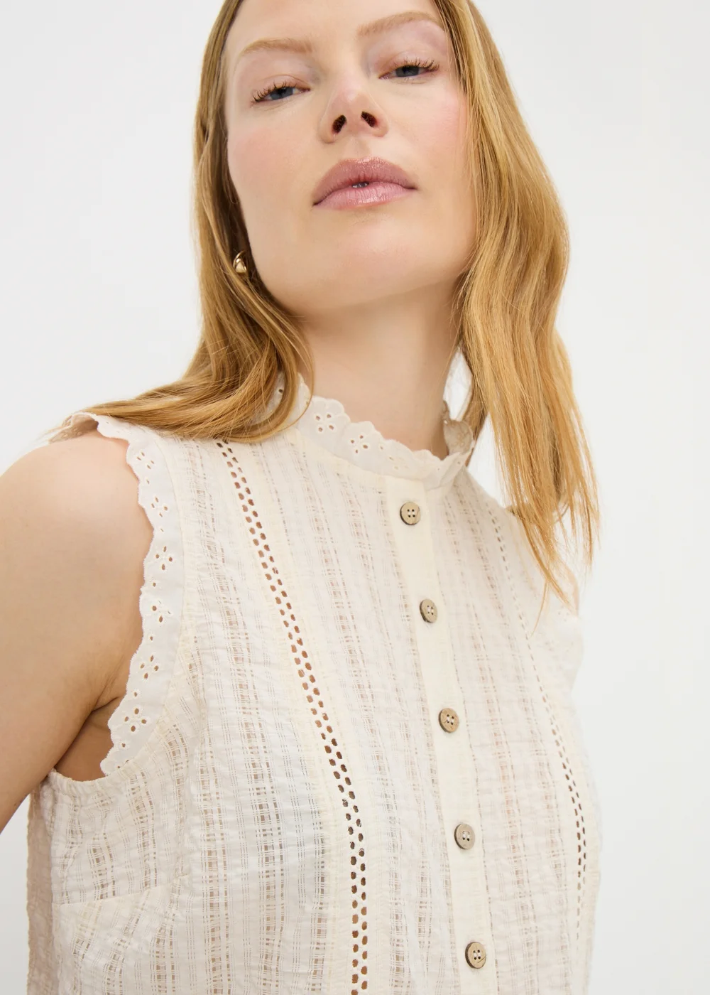 Cream Lace Peplum Sleeveless Blouse - 8 Image 3
