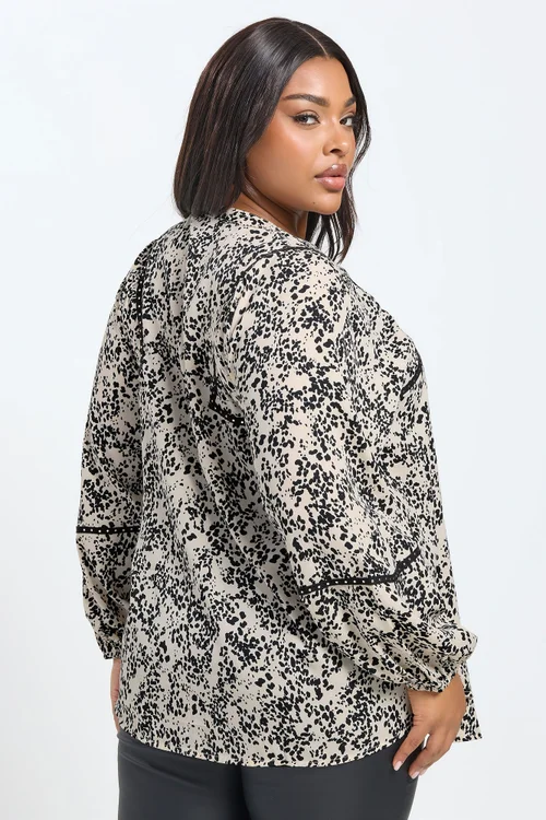 Yours Curve Cream Spot Stud Detail Blouse - Size 26-28 Image 3