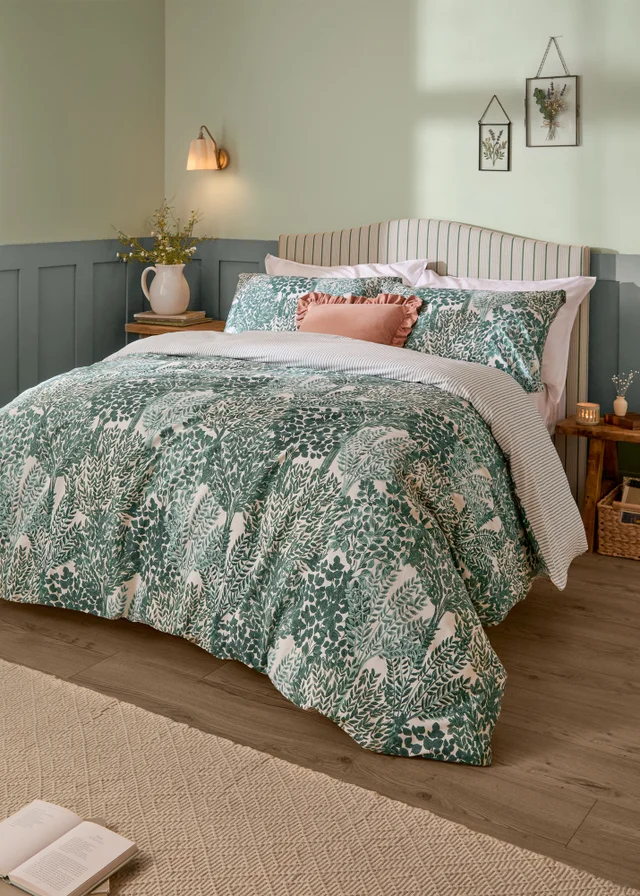 Wylder Topiary Reversible Green Duvet Cover Set