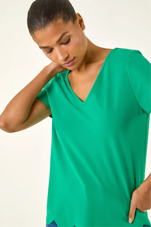 Roman Green Scalloped Hem V-Neck T-Shirt - Size 14 Image 1