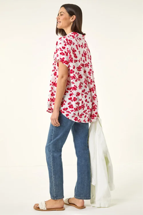 Roman Red Floral Print Pleat Neck Top - Size 20 Image 3