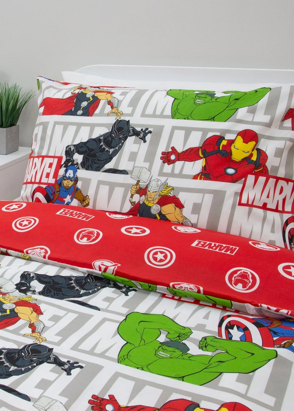 Avengers Red Heroes Polycotton Duvet Cover - Single Image 4