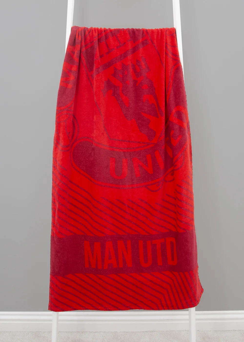 Manchester United FC Red Goal Towel - 80x160cm Image 1