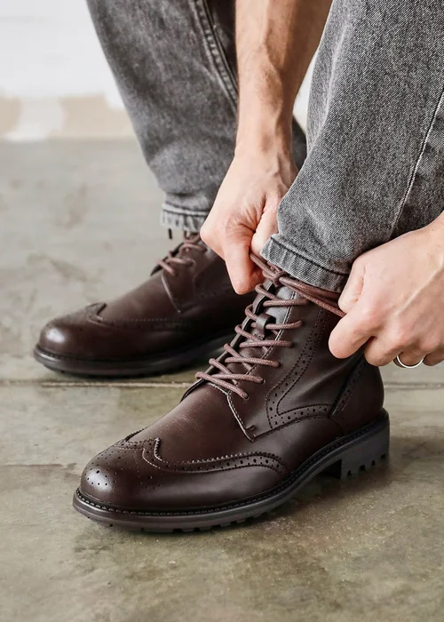 Linzi Leonardo Mens Brown Faux Leather Brogue Boots - Size 6 Image 1