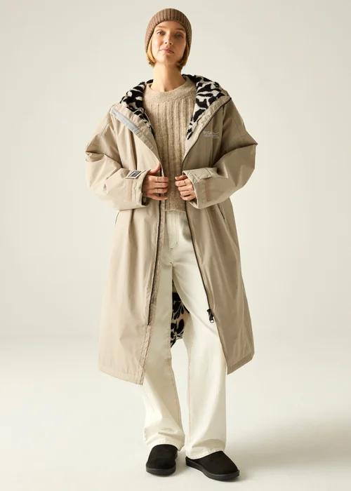 Regatta White Pepper Abstract Floral Adult Waterproof Robe with Hydrafort Technology - Large/Extra Large Image 3