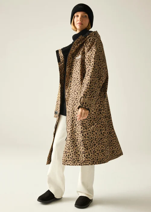 Regatta Abstract Leopard Spot Adult Waterproof Robe with Hydrafort Technology - L/XL Image 3