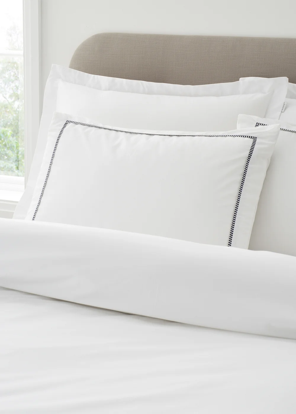 Bianca Fine Linens Contrast Trim 200 Thread Count Cotton Duvet Cover Set Black - Single Image 2