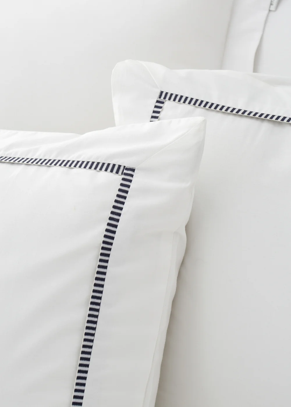 Bianca Fine Linens Contrast Trim 200 Thread Count Cotton Duvet Cover Set Black - Single Image 3
