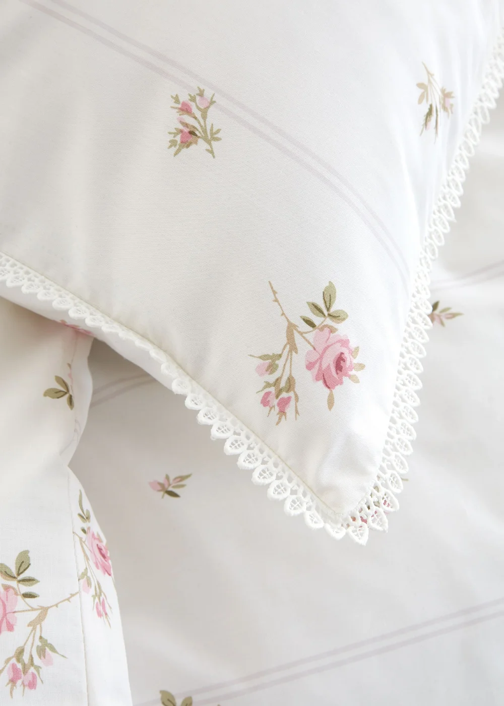 Bianca Fine Linens Vintage Rosebud Lace 200 Thread Count Cotton Reversible Duvet Cover Set Cream - King Image 4