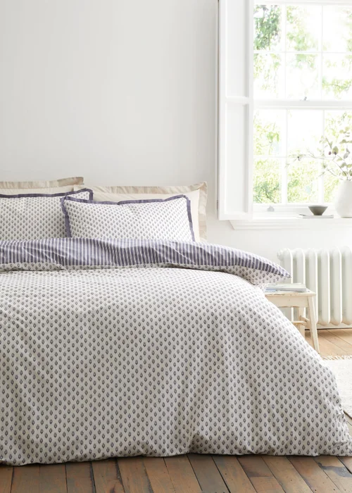 Bianca Fine Linens Amelie 200 Thread Count Cotton Reversible Duvet Cover Set Blue - Single Image 1