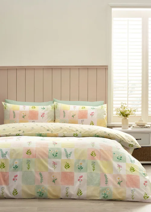 Catherine Lansfield Daisy Patchwork Reversible Duvet Cover Set Yellow - Single Image 1