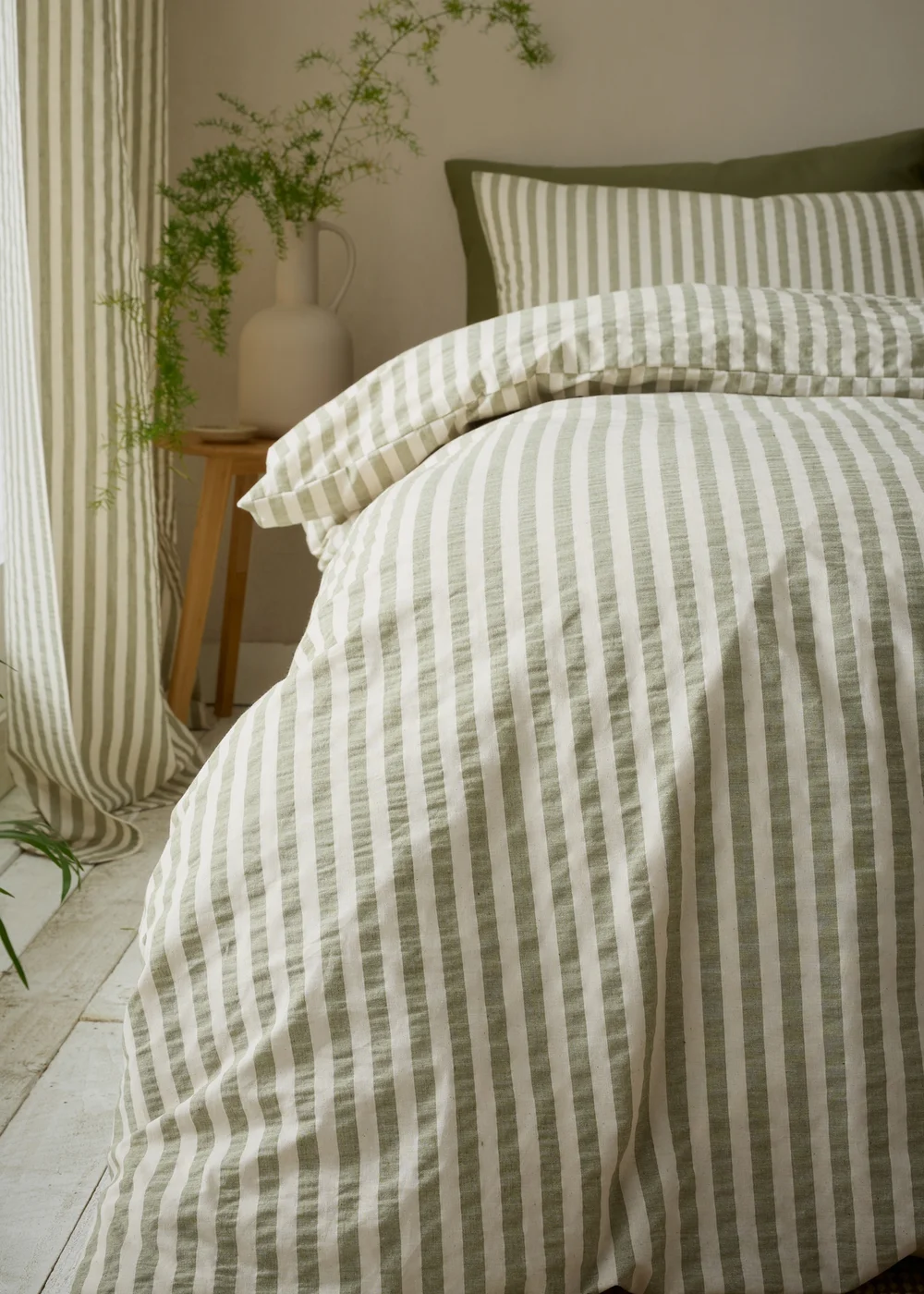 Pineapple Elephant Cotton Rich Woven Stripe Duvet Cover Set Green - King Image 3
