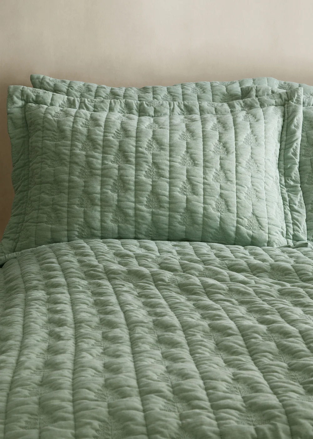 Pineapple Elephant Tamba Leaf Pinsonic Quilted Oxford Pillowcase Pair Green - One Size Image 1