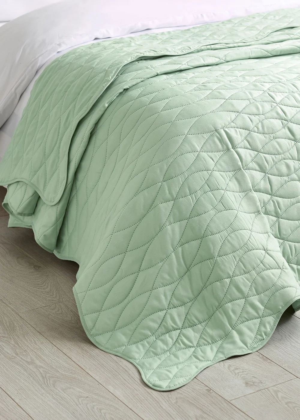 Catherine Lansfield Scallop Waves Quilted 240x260cm Bedspread Green - One Size Image 1