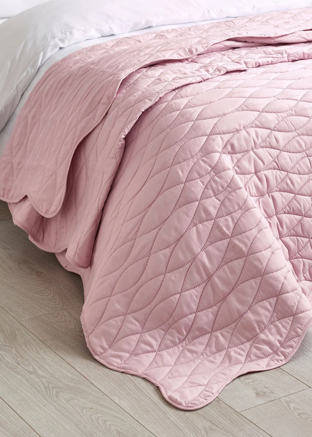Catherine Lansfield Scallop Waves Quilted 240x260cm Bedspread Pink - One Size Image 1