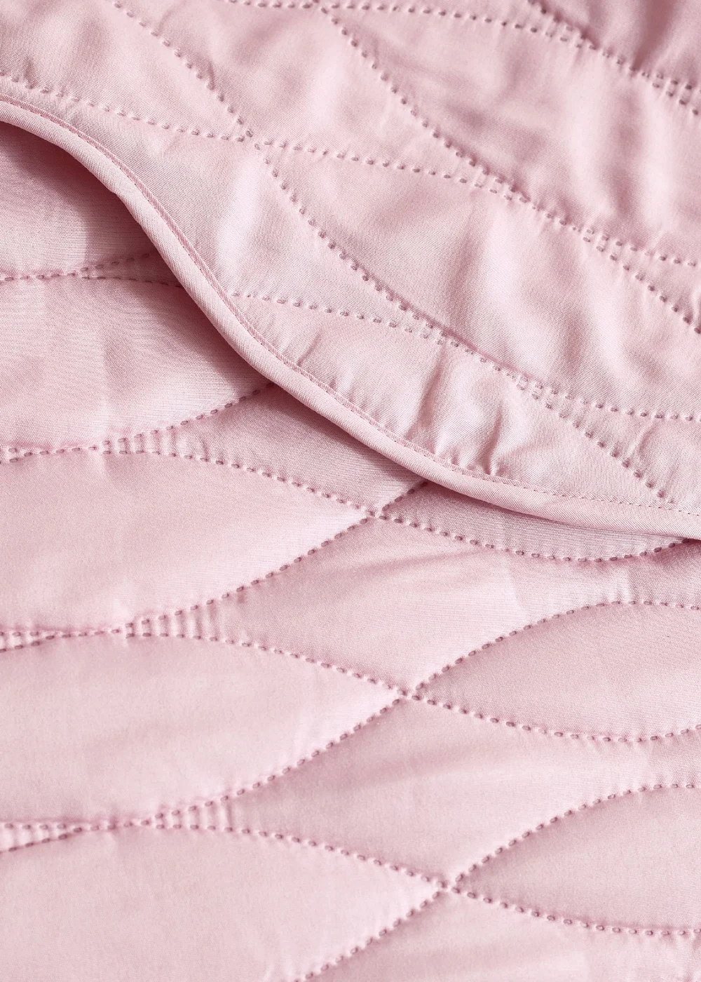 Catherine Lansfield Scallop Waves Quilted 240x260cm Bedspread Pink - One Size Image 2