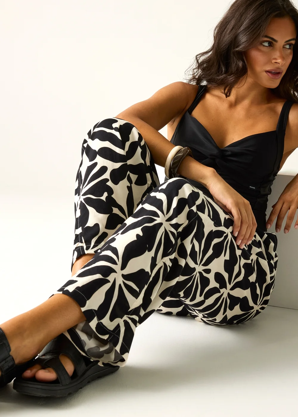 Regatta Abstract Floral Elbrie Lightweight Trousers - 10 Image 1
