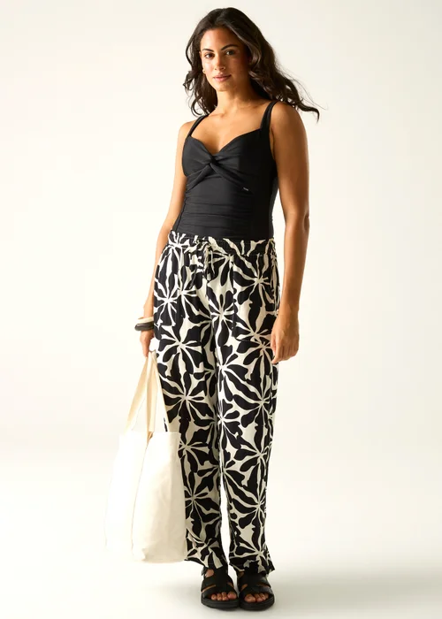 Regatta Abstract Floral Elbrie Lightweight Trousers - 10 Image 4