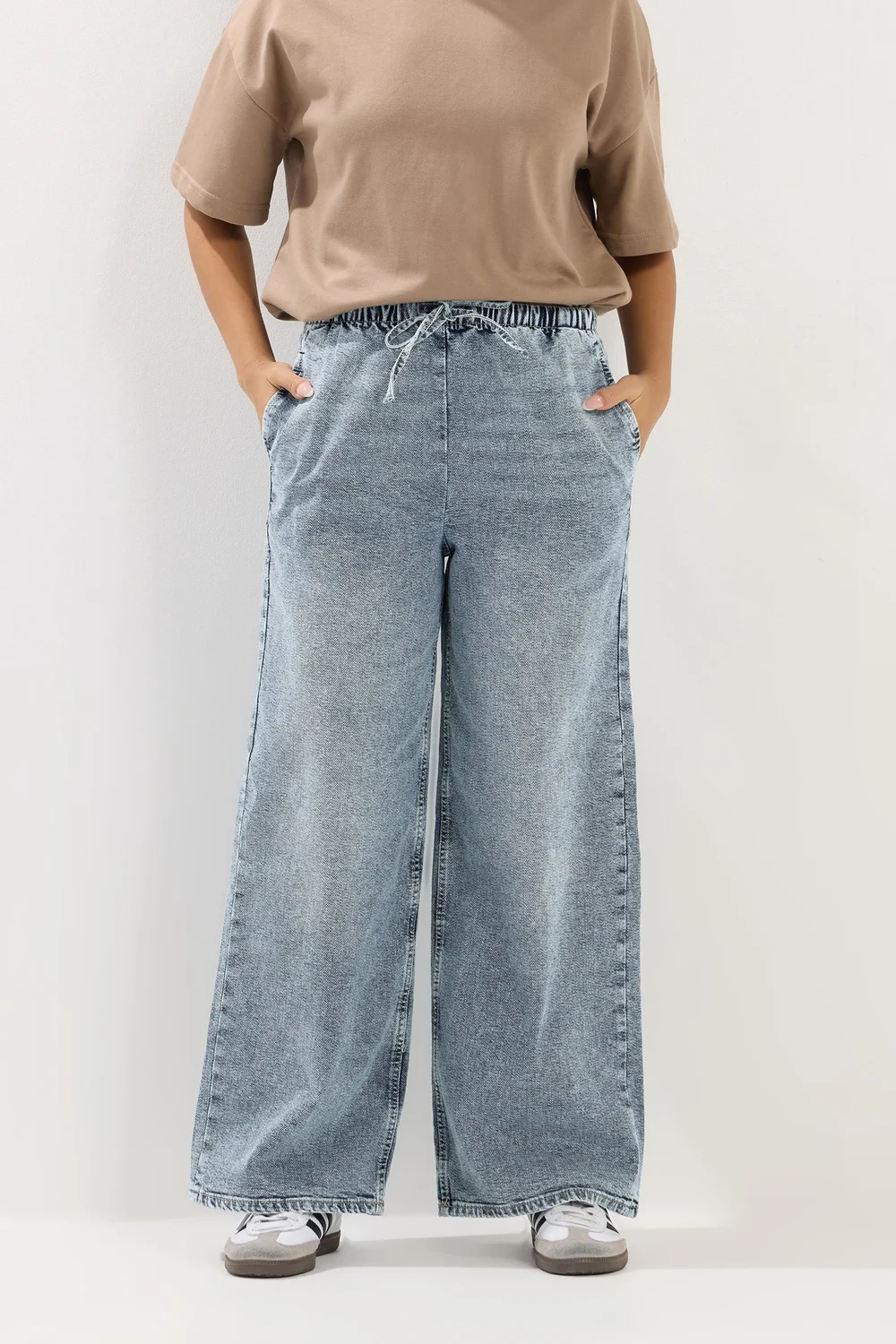 PixieGirl Petite Mid Blue Pull On Wide Leg Jeans - 16/L27 Image 2