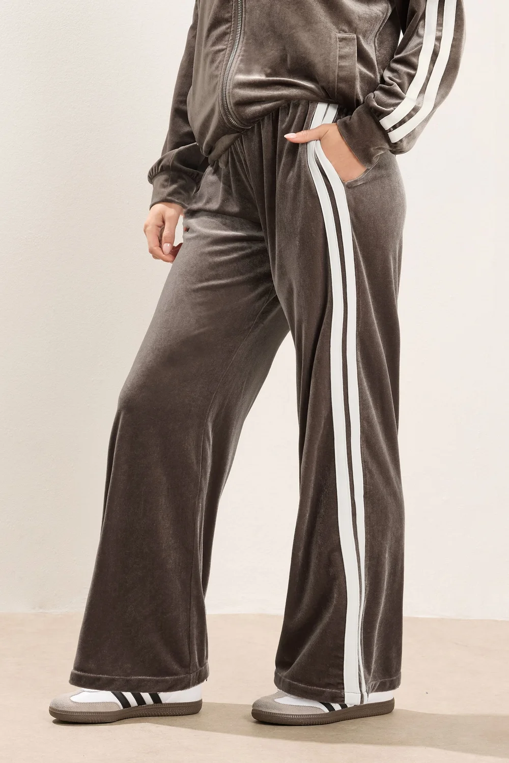 PixieGirl Petite Brown Side Stripe Velvet Wide Leg Trousers - 14/L27 Image 3