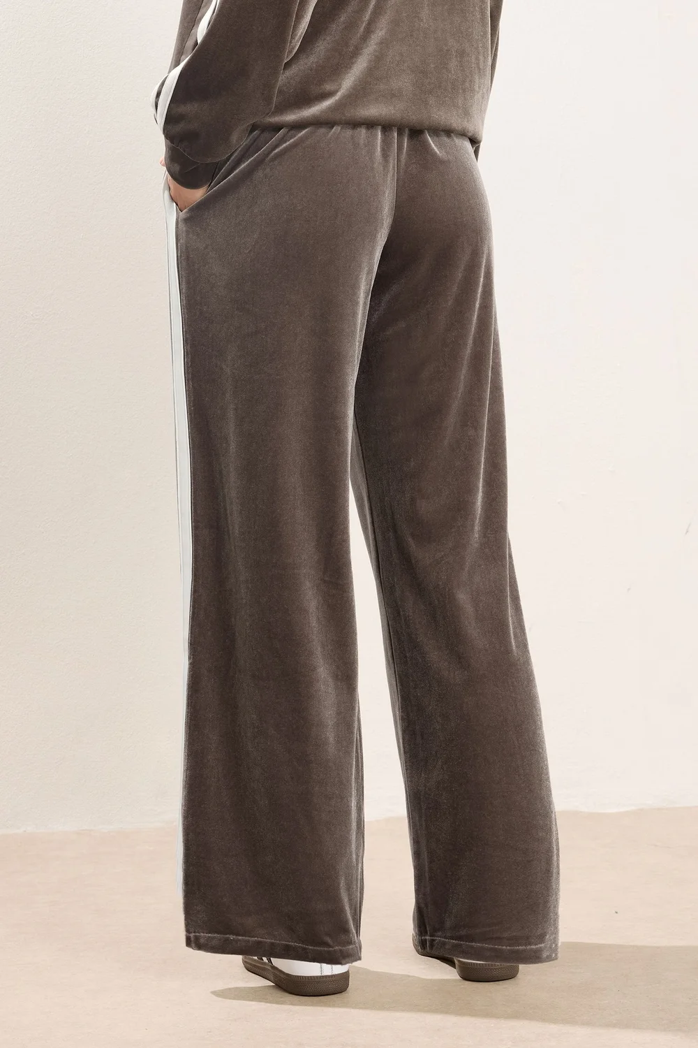 PixieGirl Petite Brown Side Stripe Velvet Wide Leg Trousers - 14/L27 Image 4