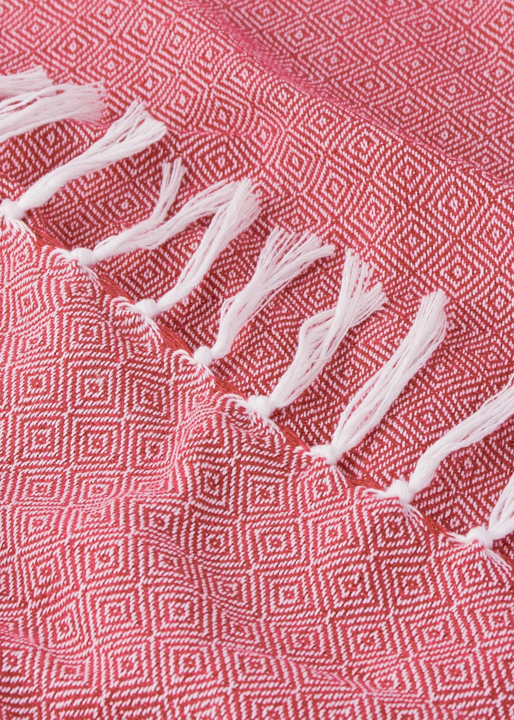 Furn Dessa Fuchsia Woven Indoor/Outdoor Throw (130 x 180cm) - 130 x 180cm Image 2