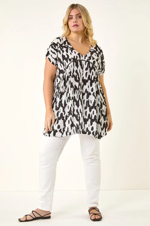Roman Black Curve Ladder Printed Top - 18 Image 2
