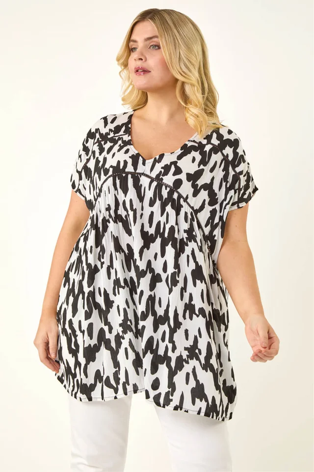 Roman Black Curve Ladder Printed Top