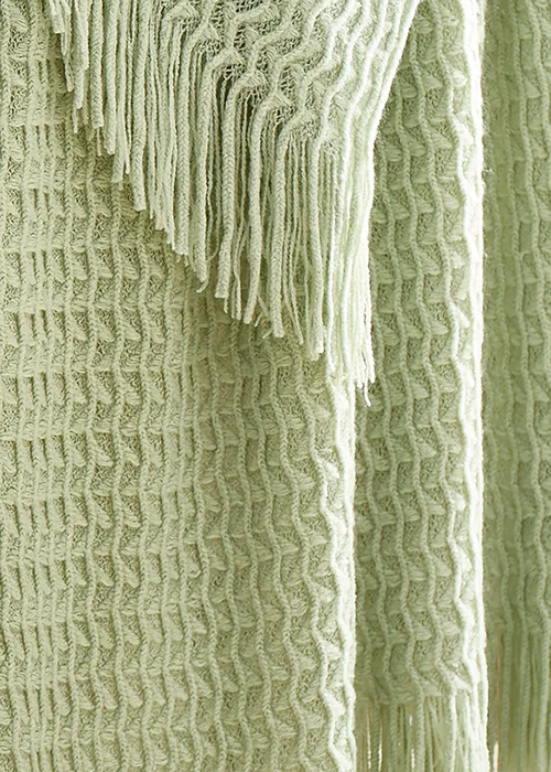 Appletree Textured Knit Heavyweight Green Throw - 130 x 180cm Image 3
