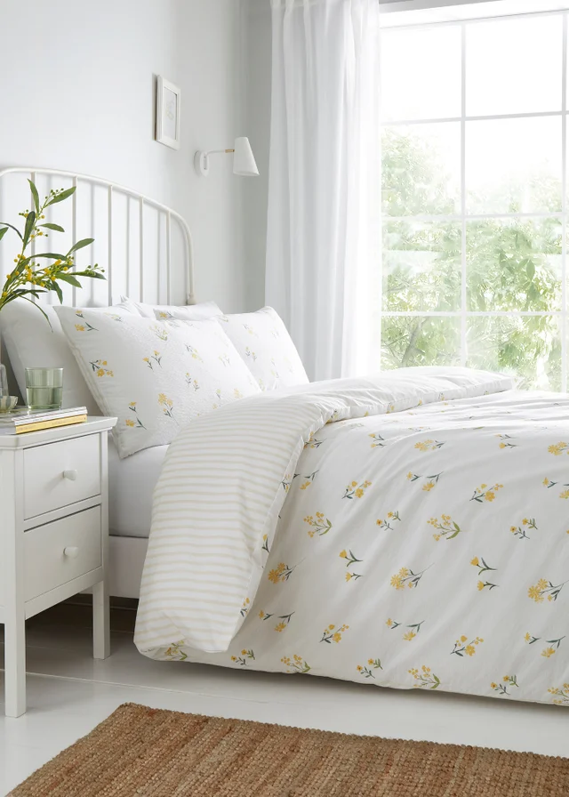 Dreams & Drapes Ditsy Floral Seersucker Reversible Yellow Duvet Cover Set