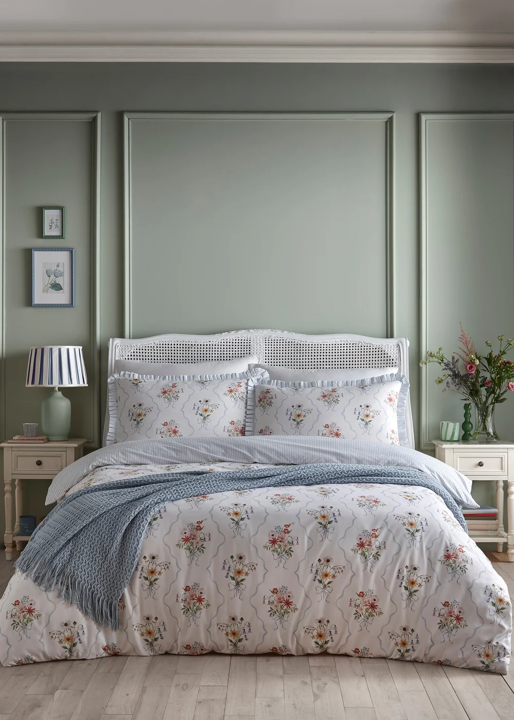 Appletree Floral Bouquet Reversible Multi Colour Duvet Cover Set - Single Image 5