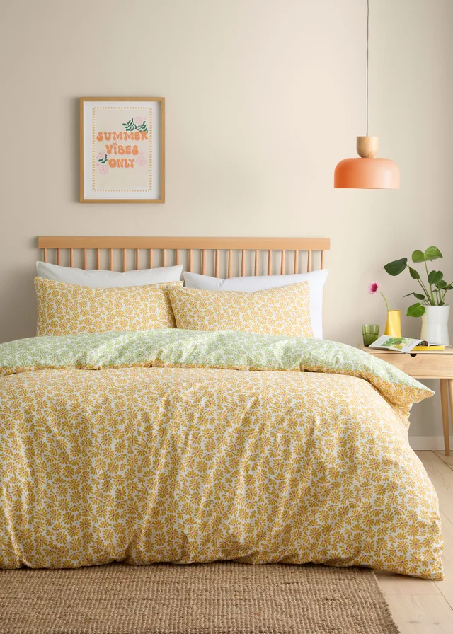 Fusion Retro Daisy Floral Reversible Yellow Duvet Cover Set
