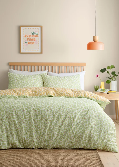 Fusion Retro Daisy Floral Reversible Yellow Duvet Cover Set - Single Image 4