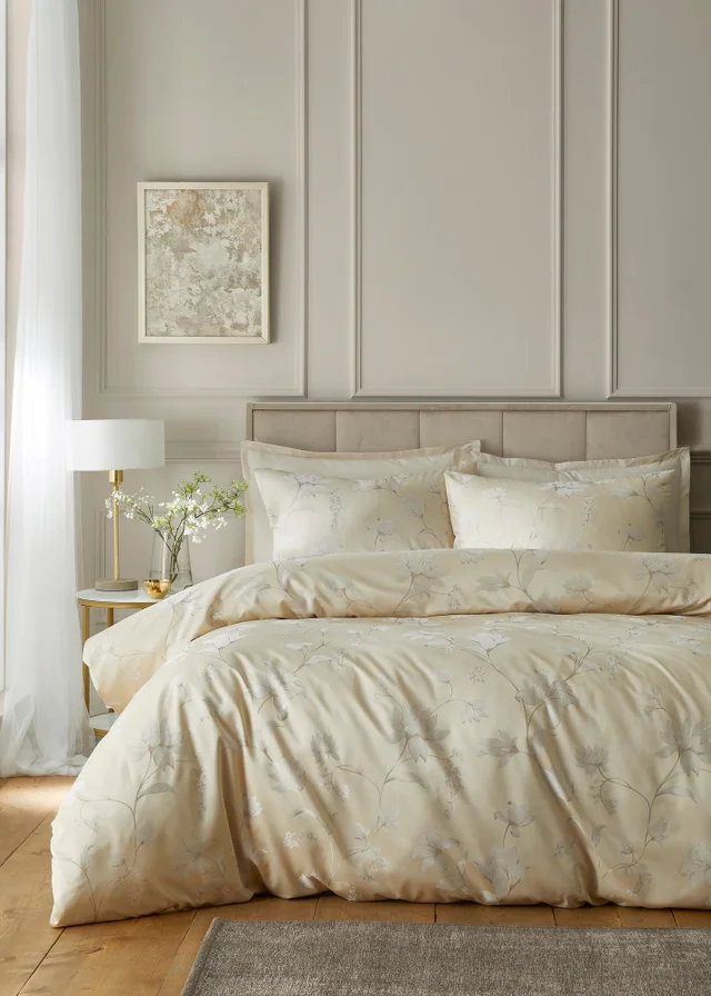 Soiree Lilly Floral Jacquard Jacquard Champagne Duvet Cover Set