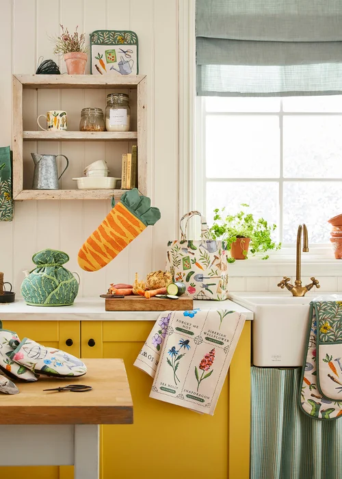 Ulster Weavers Time to Grow Green Gauntlet Oven Glove - One Size Image 3