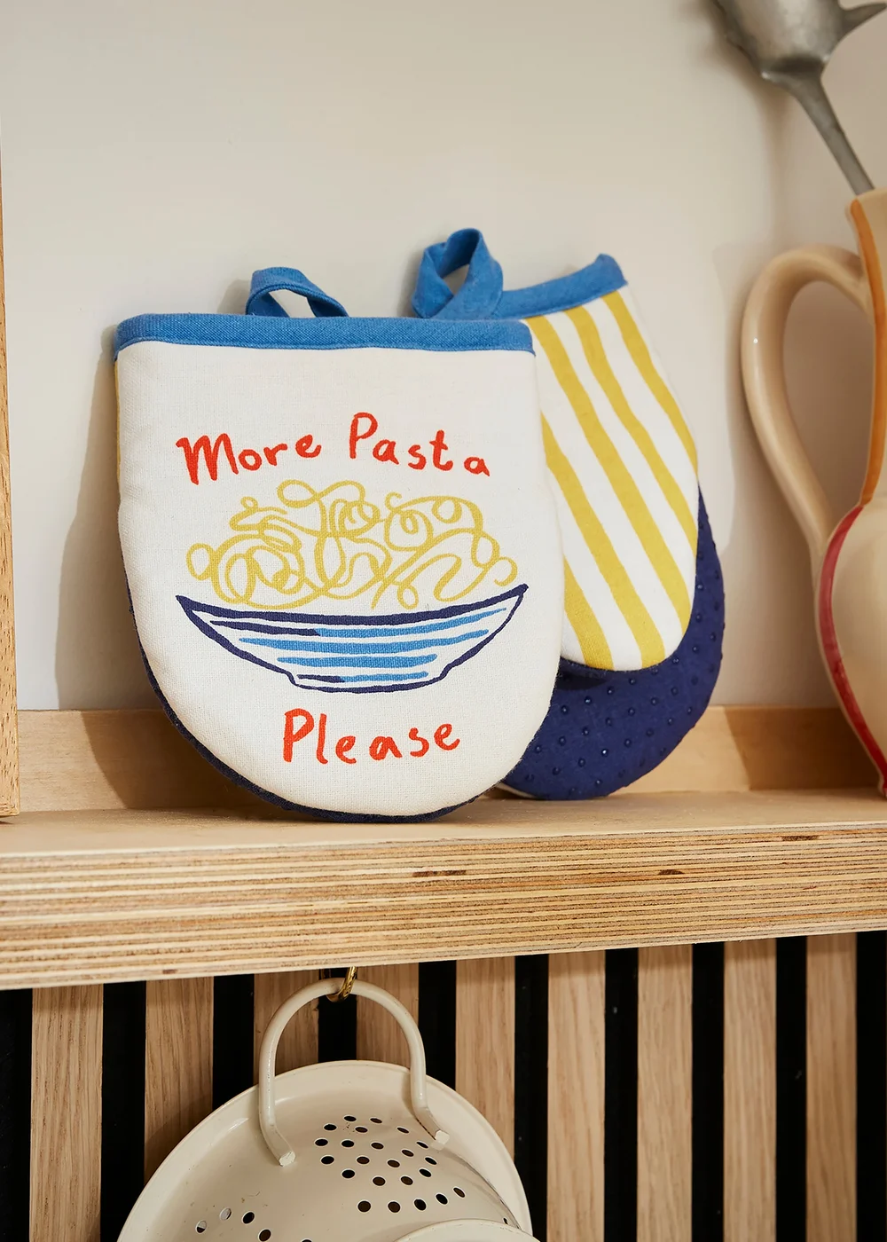 Ulster Weavers Pasta Lovers Club Yellow Microwave Mitts - Pair - One Size Image 2