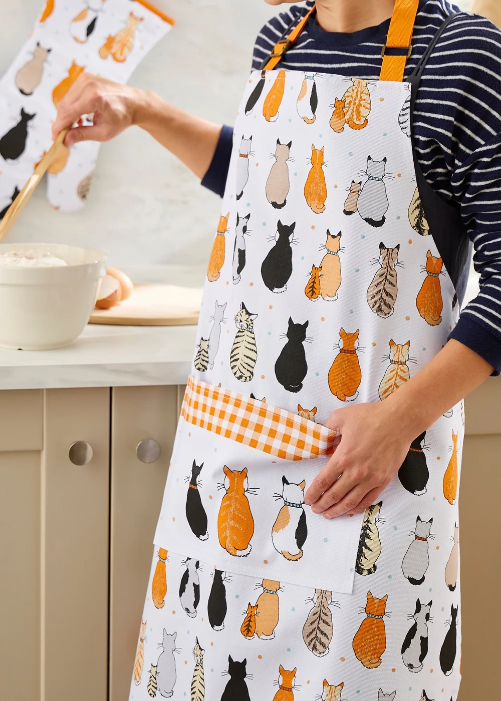 Ulster Weavers Cats In Waiting Orange Apron - Cotton - One Size Image 2