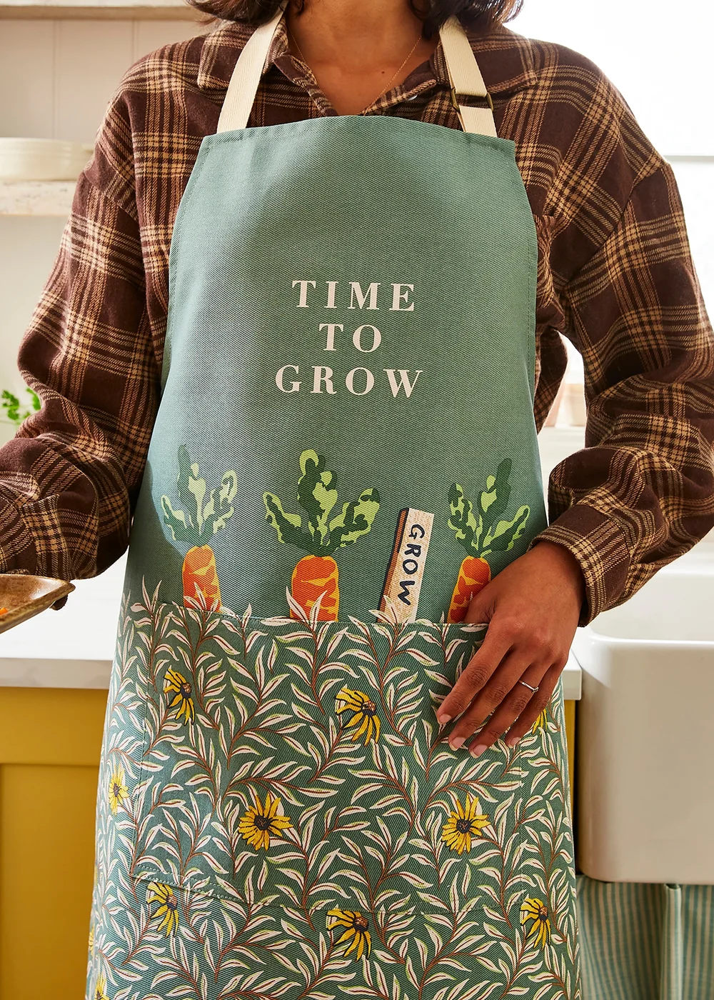 Ulster Weavers Time to Grow Green Apron - Cotton - One Size Image 2