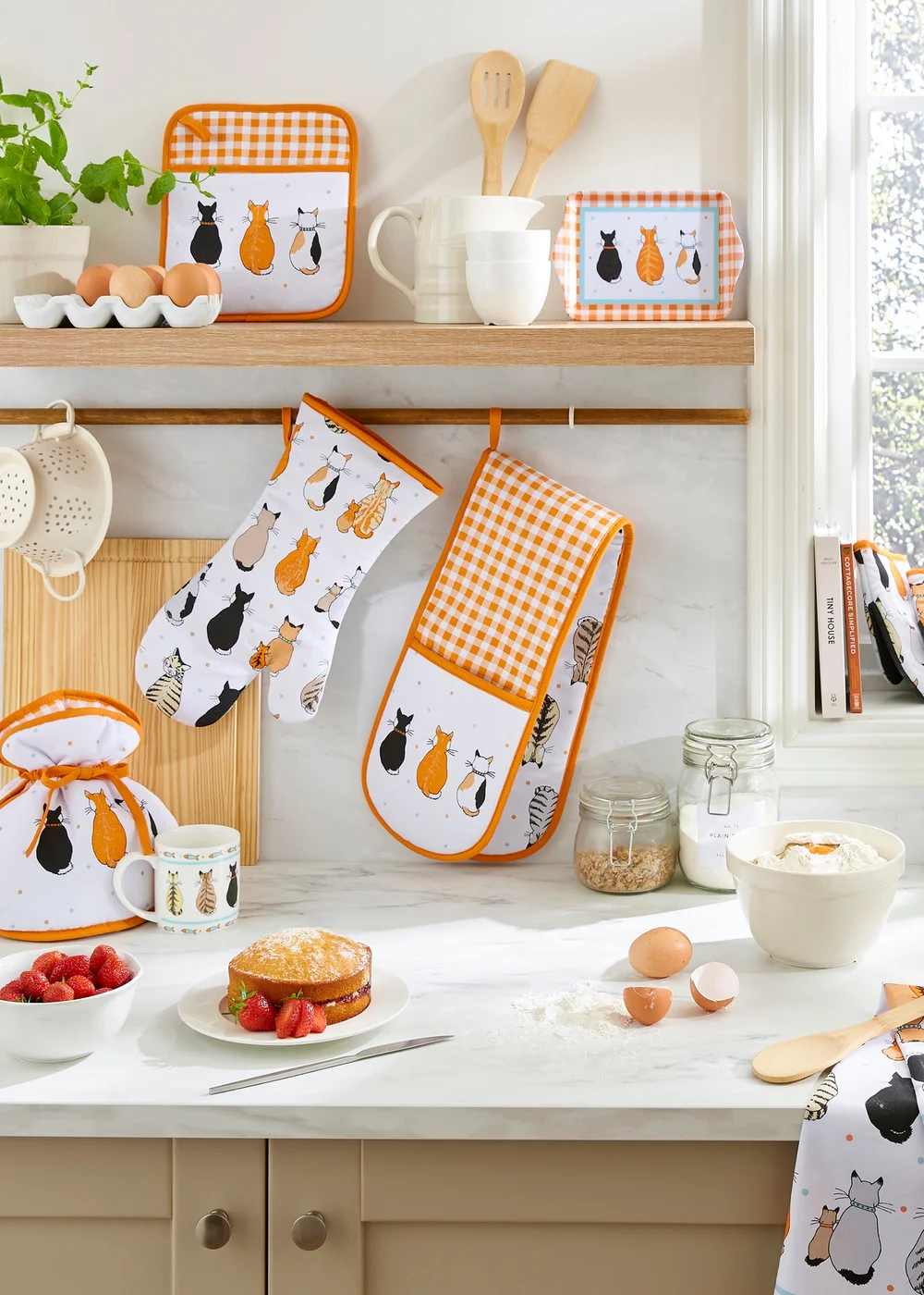 Ulster Weavers Cats In Waiting Orange Gauntlet Oven Glove - One Size Image 3