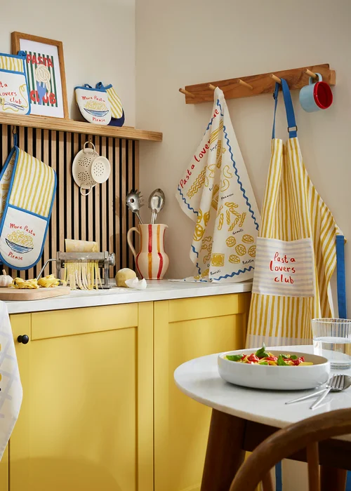 Ulster Weavers Pasta Lovers Club Yellow Apron - Cotton - One Size Image 3