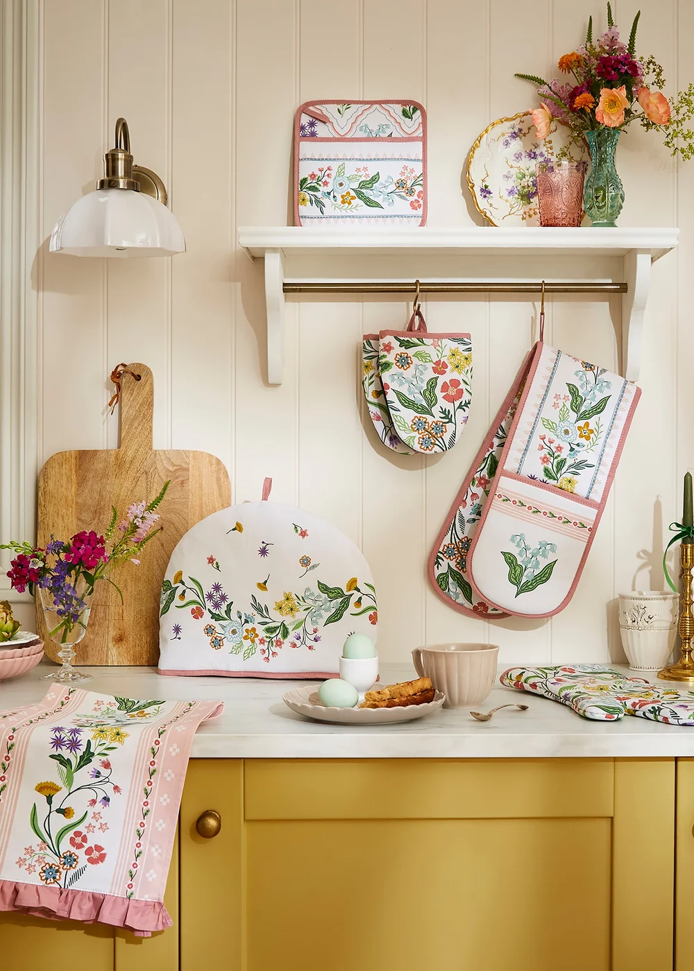 Ulster Weavers Petals & Prose Pink Double Oven Glove - One Size Image 3