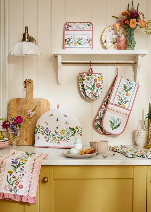 Ulster Weavers Petals & Prose Pink Double Oven Glove - One Size Image 3