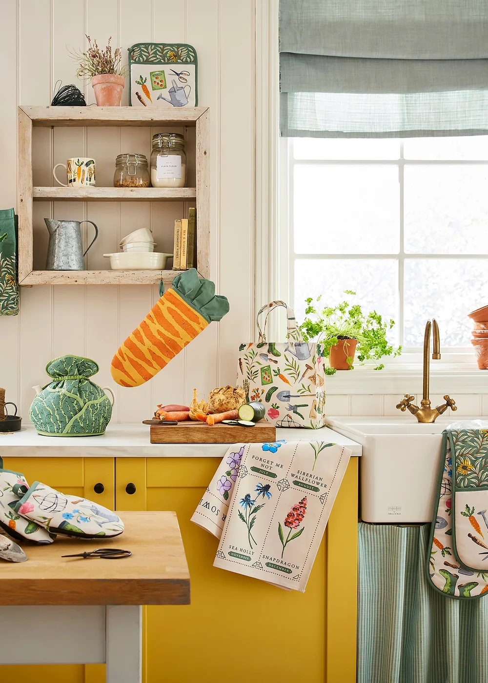 Ulster Weavers Time to Grow Green Apron - PVC/Oilcloth - One Size Image 3