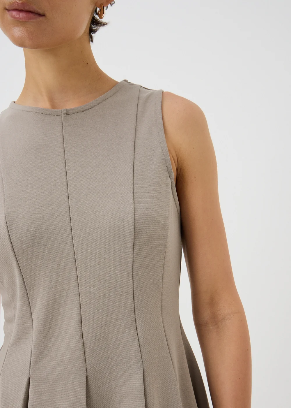 Mocha Fitted Flare Vest - 10 Image 3