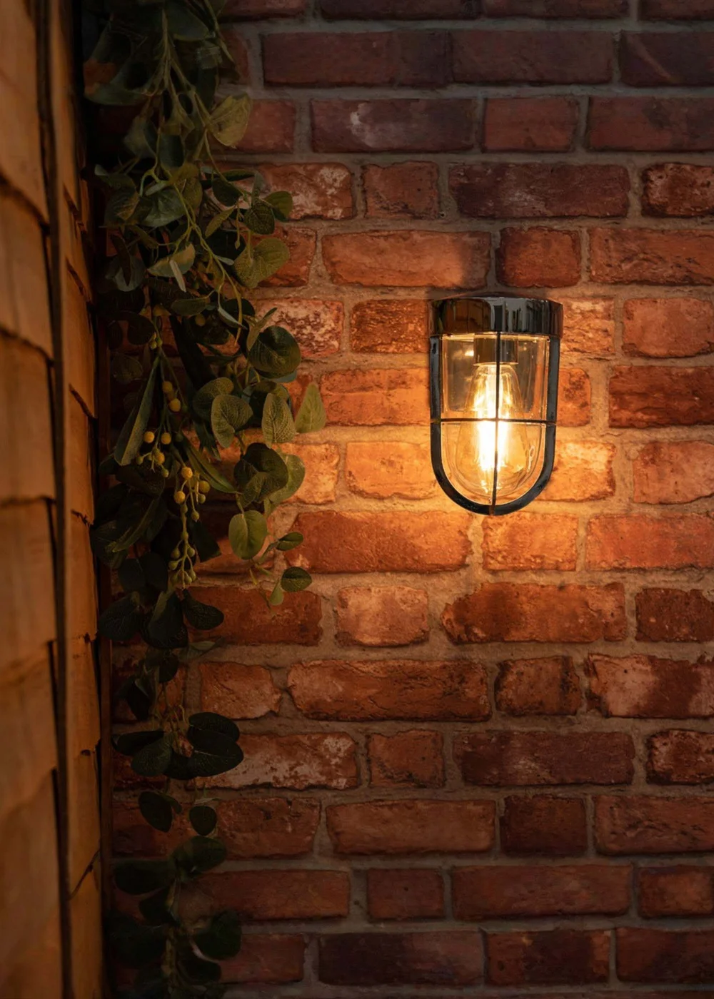 ValueLights Fanar Chrome Outdoor/Bathroom Wall Lamp - One Size Image 3