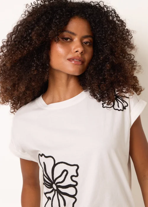 Blue Vanilla Ivory T-Shirt With Big Floral Embroidery - M/L Image 3