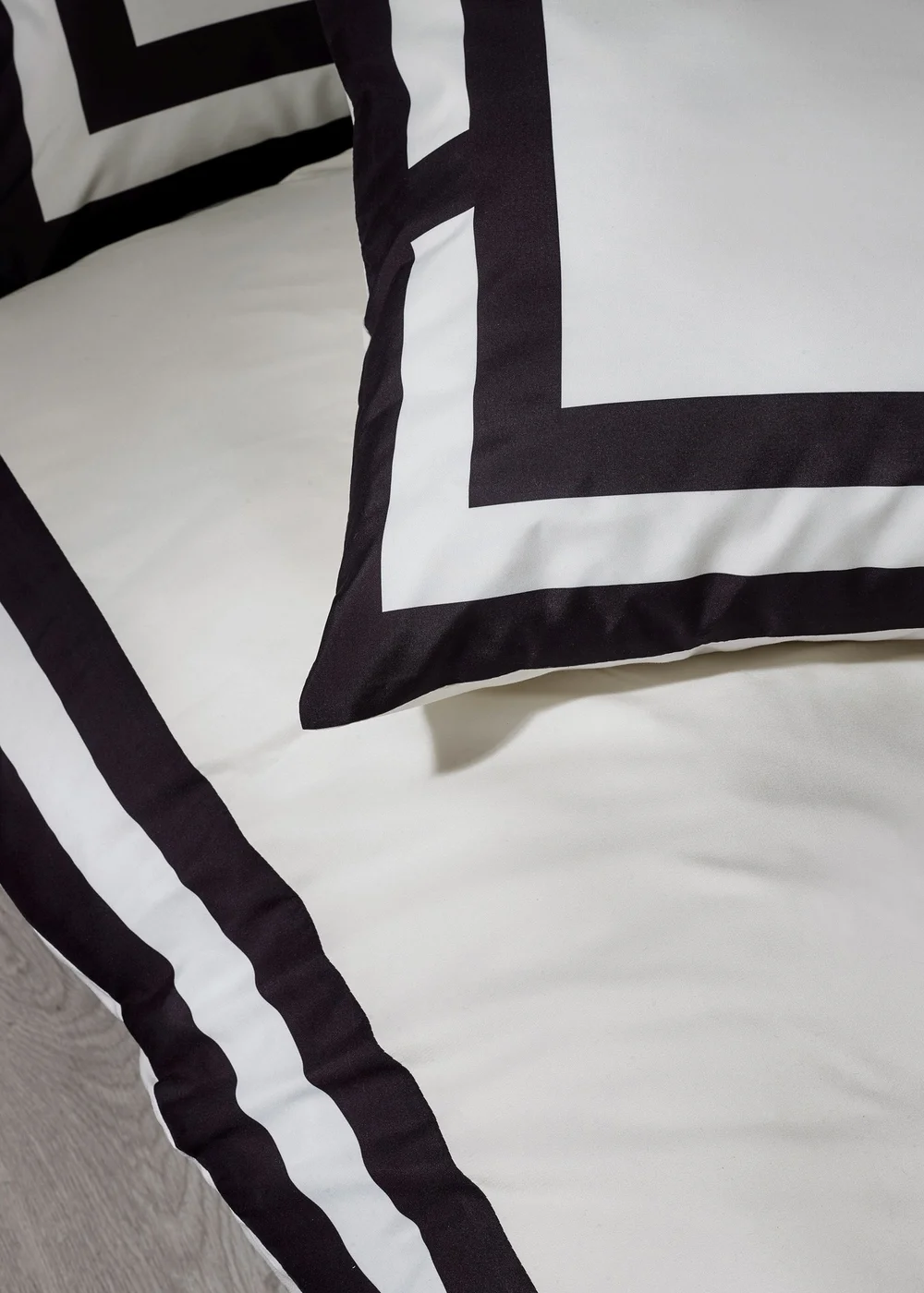 Catherine Lansfield So Soft Mono Panel Duvet Cover Set Black - Single Image 3